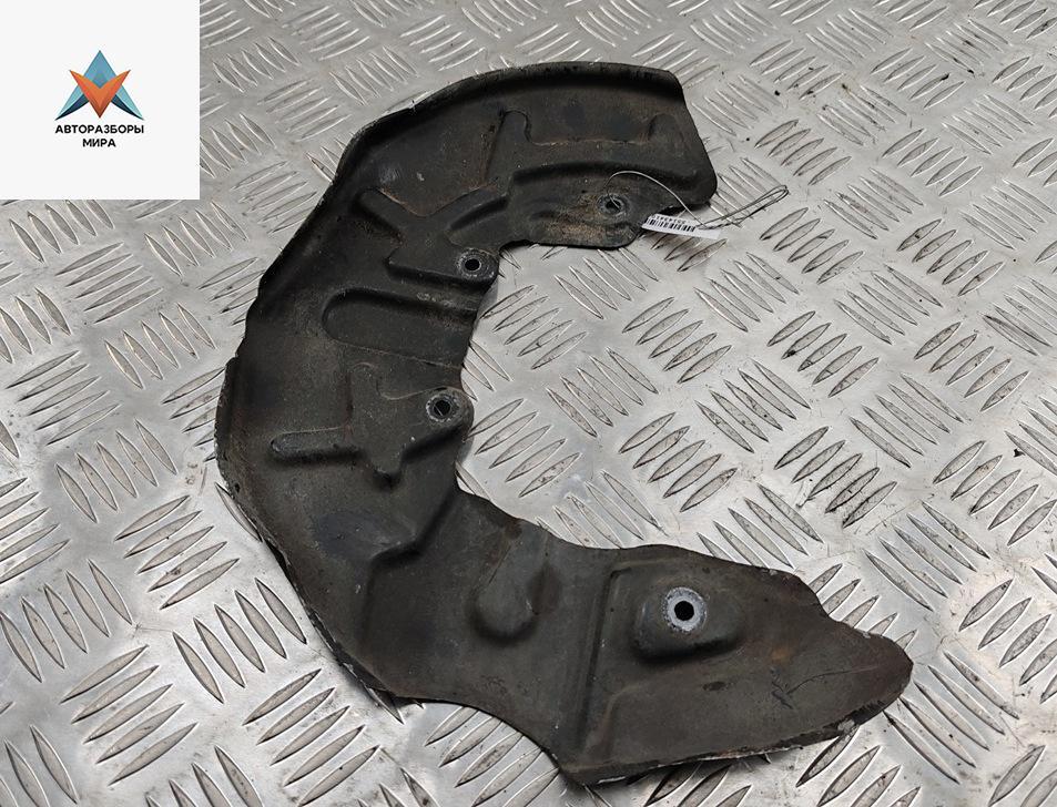 защитный кожух тормозного механизма Audi A4 B6 2001, 2.5 л., дизель, МКПП, чёрный, универсал - фото №1