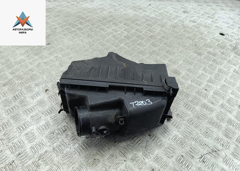 корпус воздушного фильтра Toyota Avensis 2 поколение (T250) 2005, 2.2 л., дизель, МКПП, серый, универсал, 4614485912 - фото №1