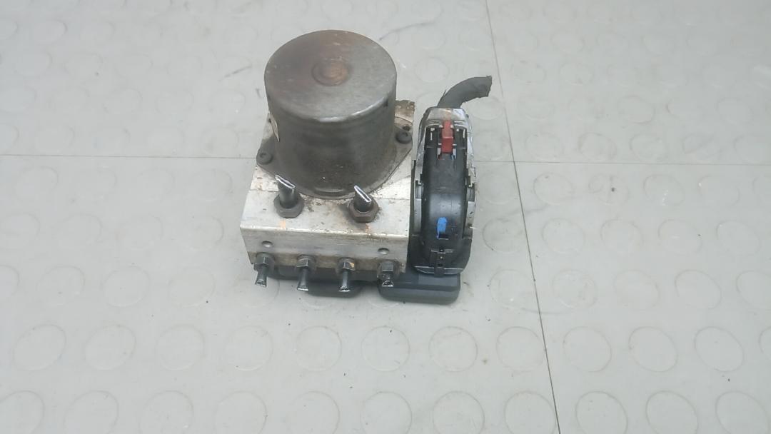 блок ABS Kia Venga 1 поколение 2012, 1.4 л., бензин, МКПП, хетчбэк 5 дв. - фото №1