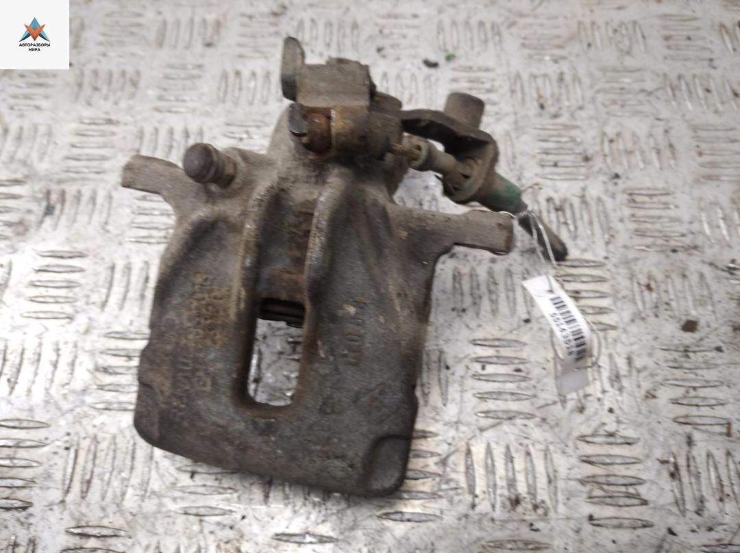 суппорт задний левый Opel Vivaro A 2005, 1.9 л., дизель, МКПП, белый, микроавтобус - фото №1