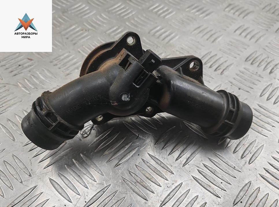 корпус термостата BMW 3 серия E46 2000, 2.0 л., бензин, АКПП, чёрный, седан - фото №1