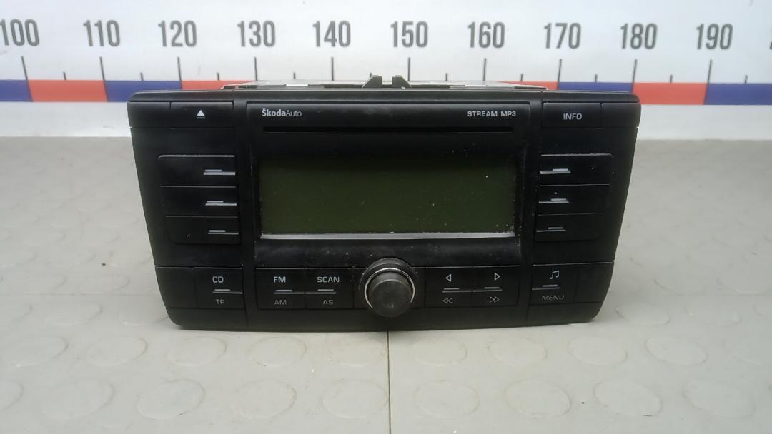 магнитола Skoda Octavia 2 поколение (A5) 2007, 1.9 л., D TDI PD, дизель, МКПП, универсал, AAO600012 - фото №1