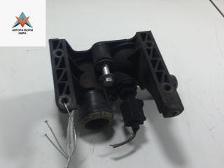 фланец (тройник) системы охлаждения Ford Focus 2 поколение [рестайлинг] 2008, 1.6 л., i, бензин, МКПП, чёрный, хетчбэк 3 дв.