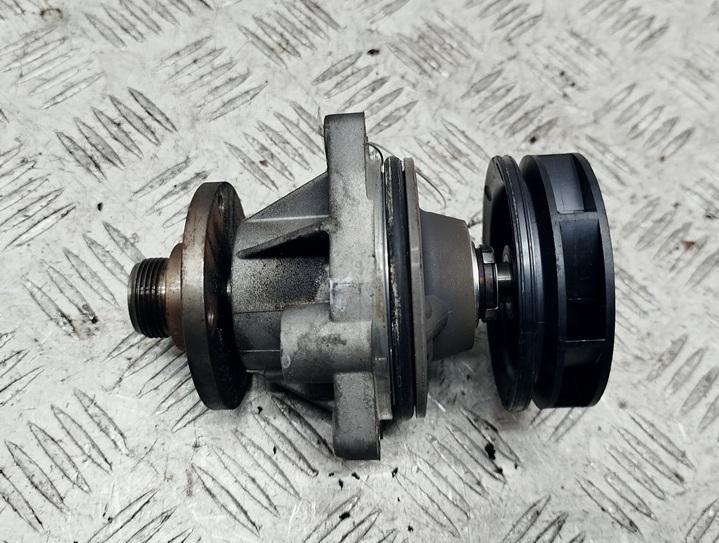 насос антифриза дополнительный BMW 5 E39 1997, 2.5 л., бензин, МКПП, серый, универсал, 1731741