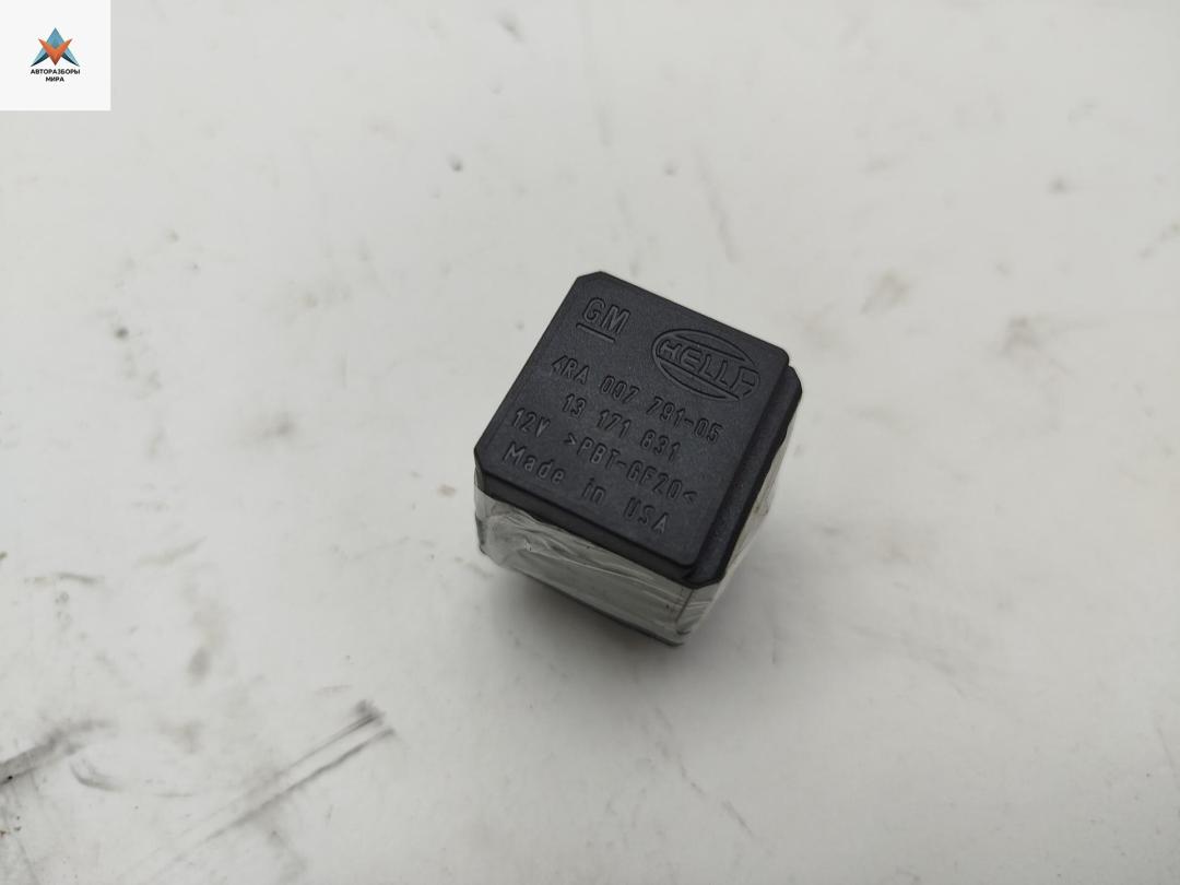 блок управления вентилятором (реле) Opel Zafira 2 поколение (B) 2006, 1.6 л., бензин, МКПП, серый, минивэн, 13171831 - фото №1