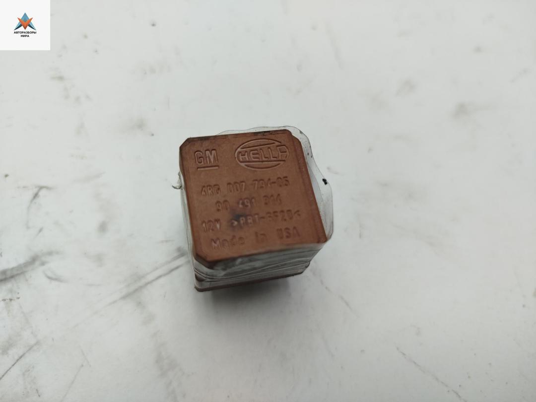 блок управления вентилятором (реле) Opel Zafira 2 поколение (B) 2006, 1.6 л., бензин, МКПП, серый, минивэн, 90491314 - фото №1