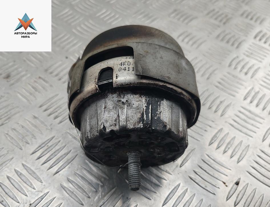 подушка крепления двигателя Audi A6 4F/C6 2004, 2.4 л., бензин, АКПП, серый, седан, 4F0199379K - фото №1