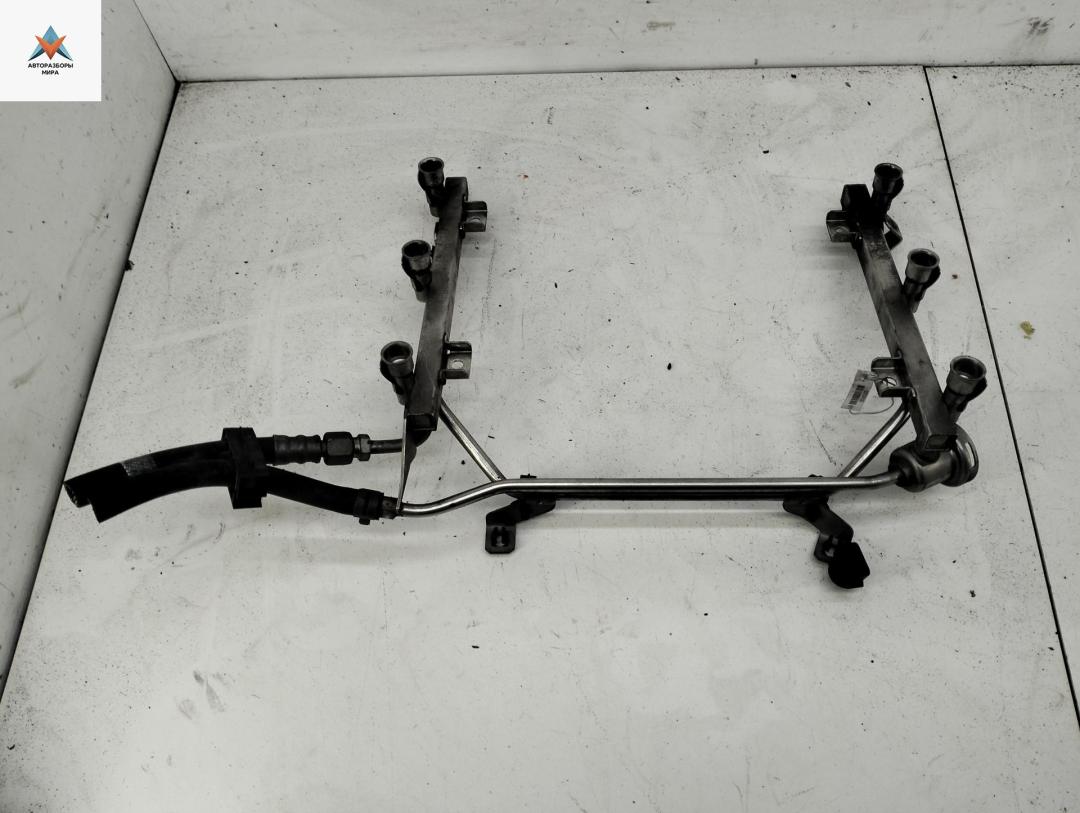 топливная рампа Audi A6 4B/C5 1997, 2.4 л., бензин, АКПП, зелёный, седан, 078133681AJ - фото №1