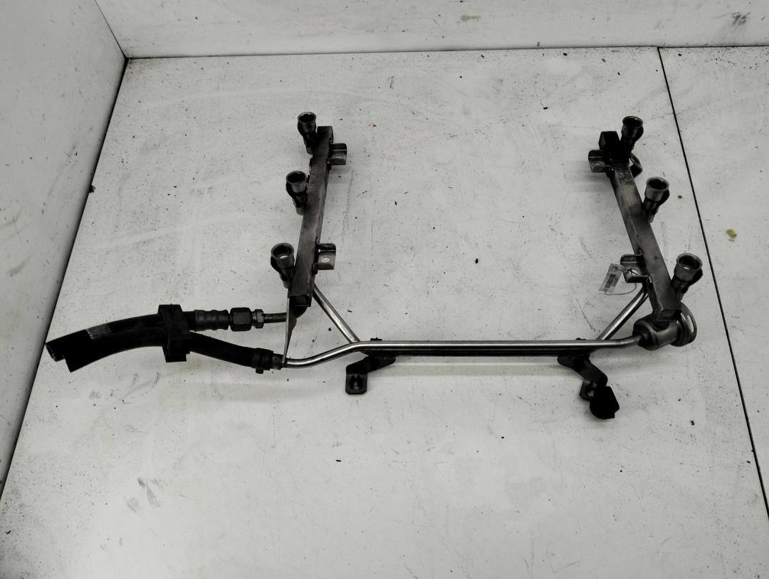 топливная рампа Audi A6 C5 1997, 2.4 л., бензин, АКПП, зелёный, седан, 078133681AJ