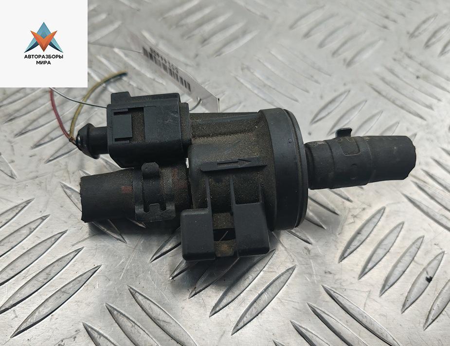 клапан вентиляции топливного бака Audi A6 4F/C6 2004, 2.4 л., бензин, АКПП, серый, седан, 06E906517A - фото №1