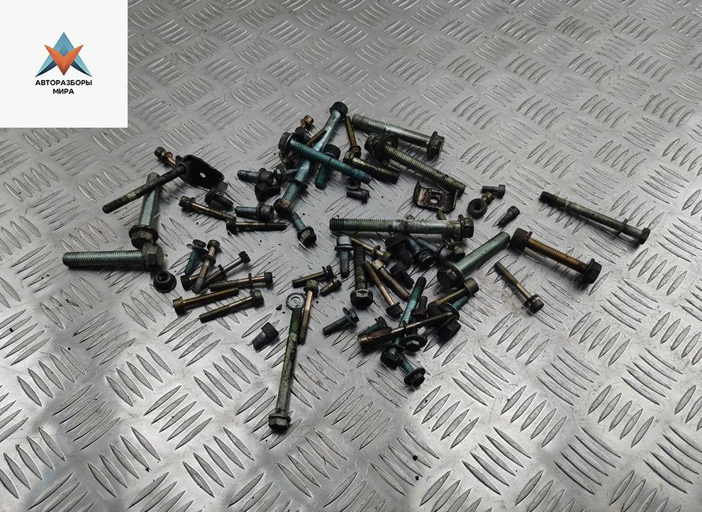 Болт крепления Audi A6 4B/C5 1997, 2.4 л., бензин, АКПП, зелёный, седан - фото №1