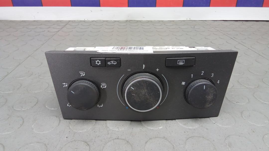 блок управления печки / климат-контроля Opel Zafira 2 поколение (B) 2007, 1.9 л., дизель, АКПП, минивэн, 13201300, 13201201, 6822065 - фото №1