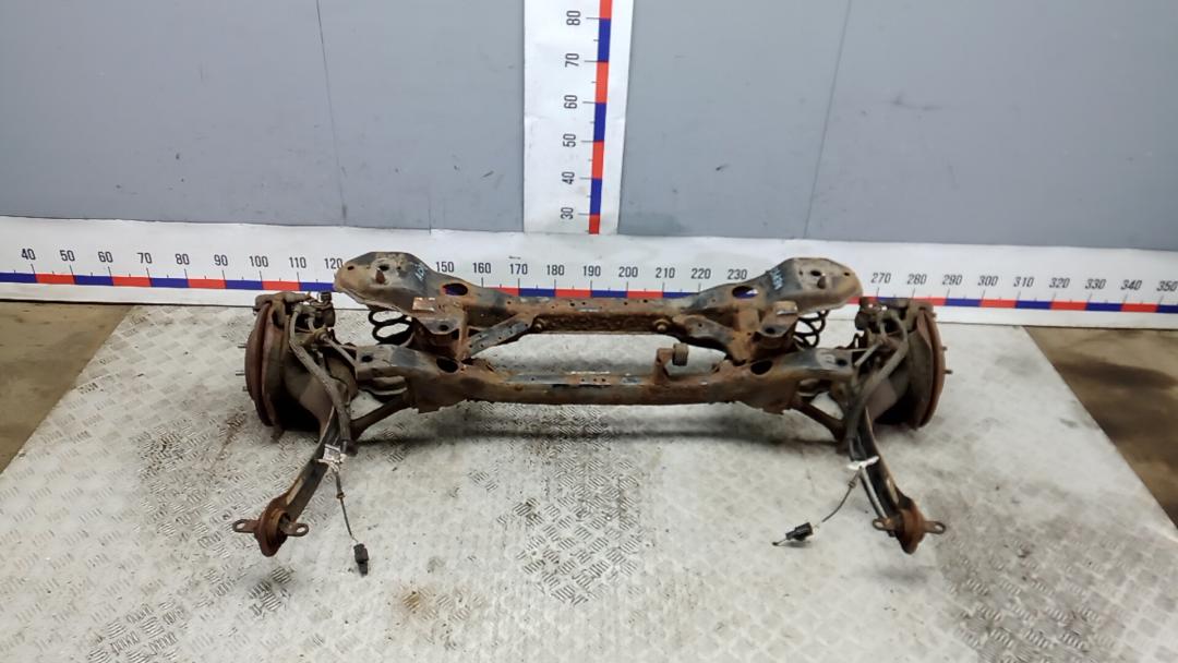 балка задняя Volvo V40 2 поколение 2013, 1.6 л., дизель, МКПП, хетчбэк 5 дв. - фото №1