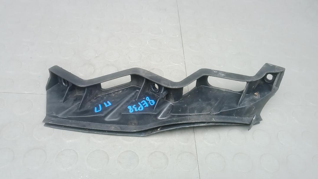 крепление бампера Volkswagen Passat B6 2008, 2.0 л., бензин, МКПП, седан, 3C0807890A - фото №1