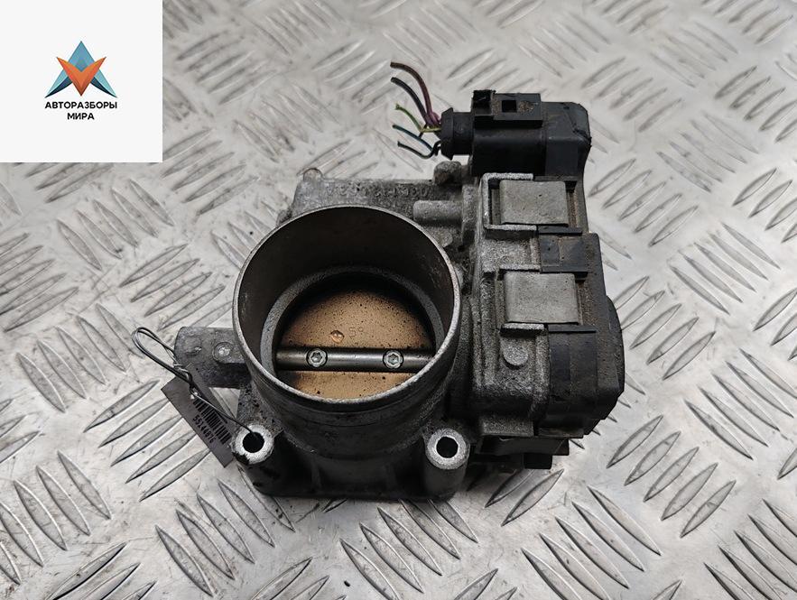 заслонка дроссельная Volkswagen Golf 5 поколение 2004, 1.6 л., бензин, АКПП, серый, хетчбэк 5 дв., 03C133062 - фото №1