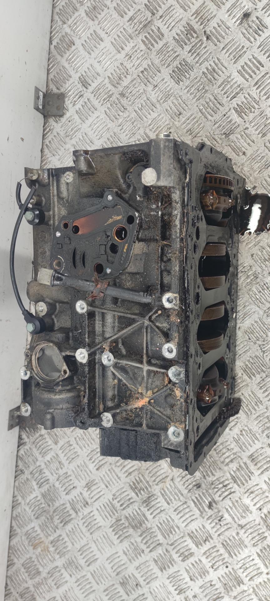 блок цилиндров Audi A4 B6 2001, 2.0 л., бензин, МКПП, ALT