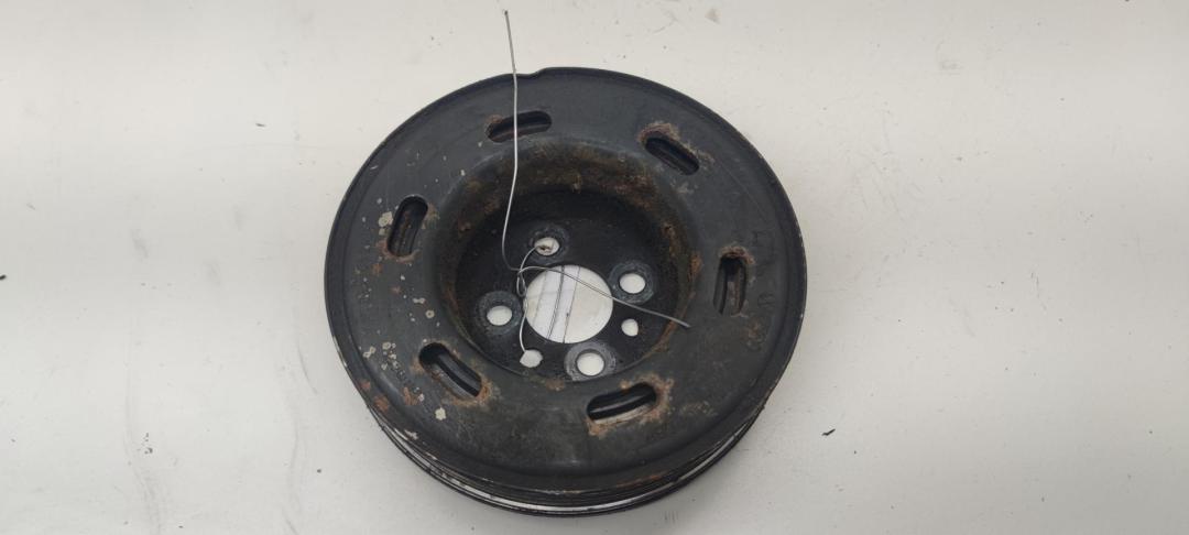 шкив коленвала Audi A4 B6 2001, 2.0 л., бензин, МКПП, серый, седан, 06B105243E