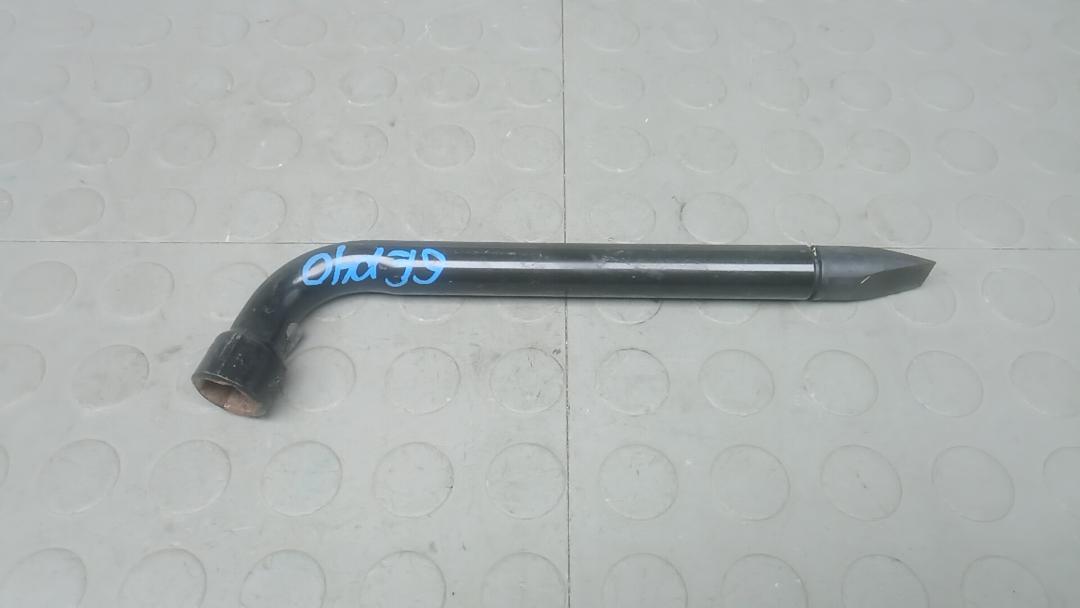 ключ колесный (балонный) Ford Focus 2 поколение 2006, 1.8 л., дизель, МКПП, хетчбэк 5 дв. - фото №1