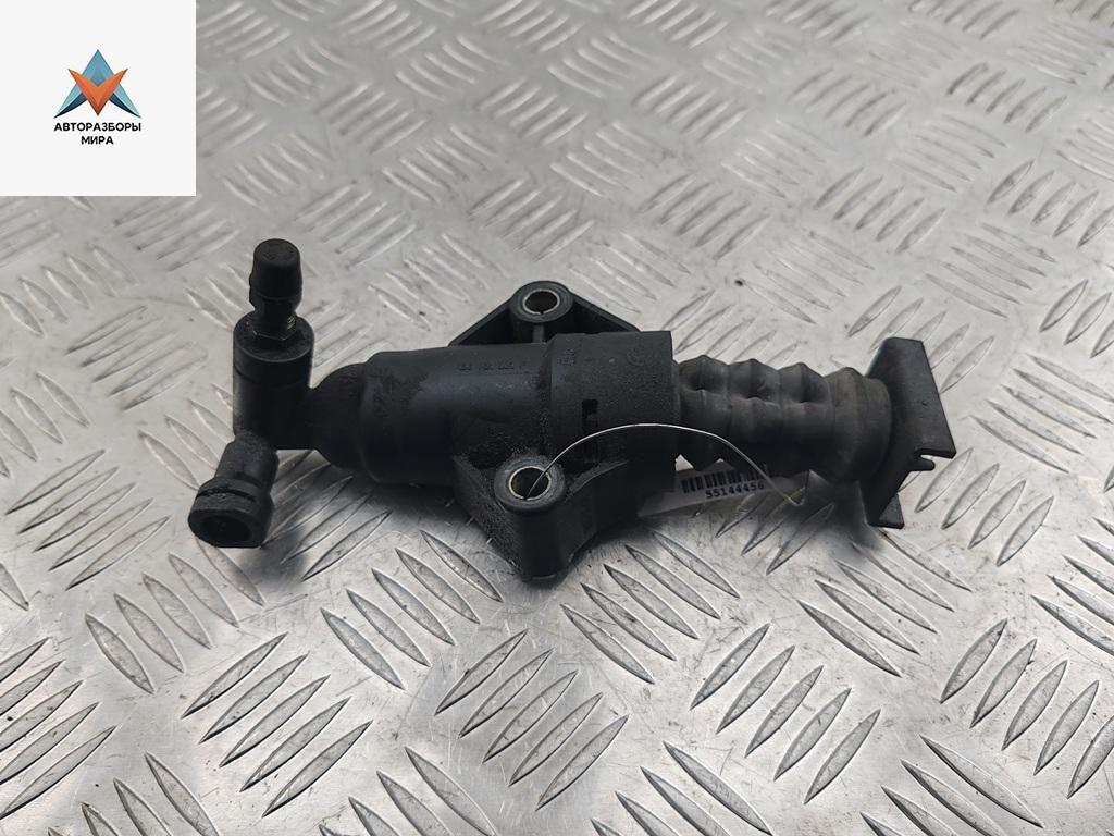 цилиндр сцепления рабочий Volkswagen Golf 4 поколение 2001, 1.4 л., бензин, МКПП, синий, хетчбэк 5 дв., 1J0721261F - фото №1