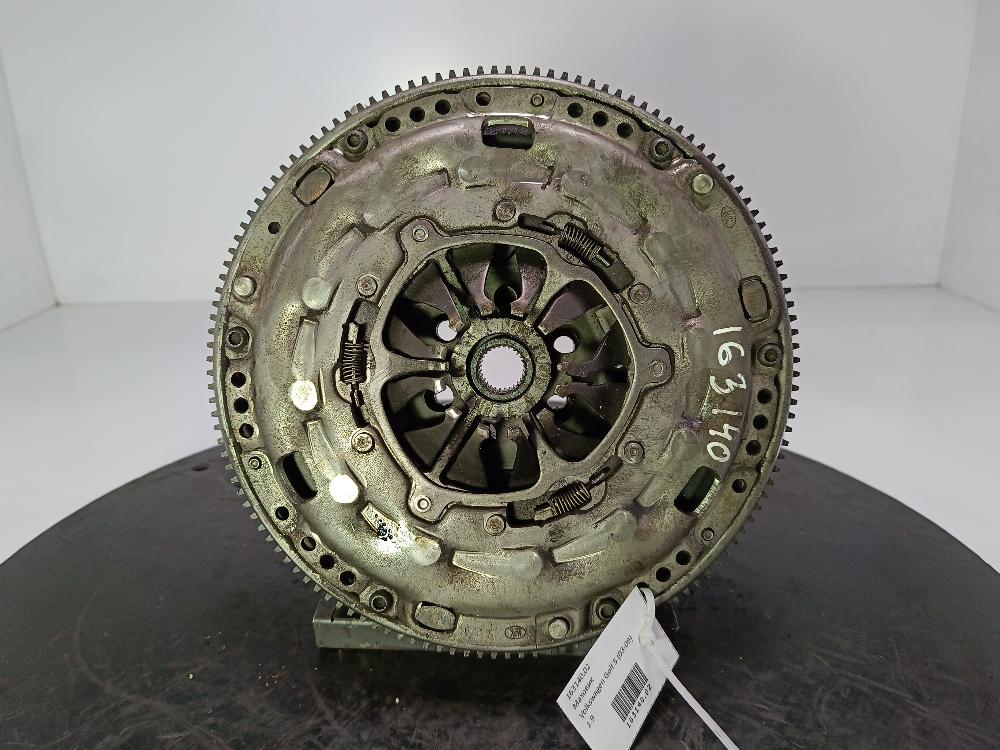 маховик Volkswagen Golf 5 поколение 2007, цвет - фото №1