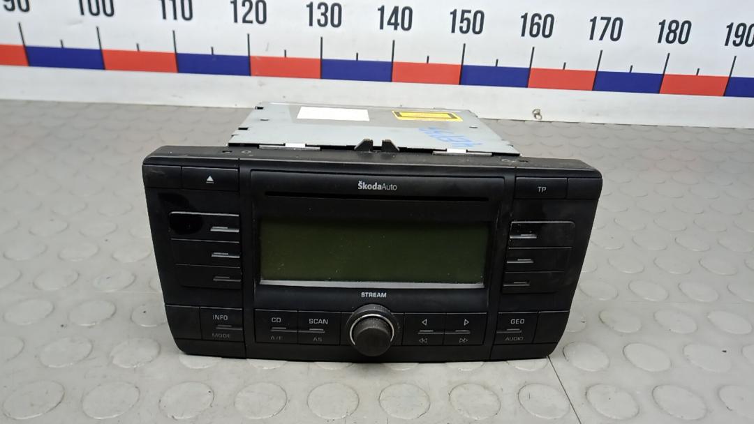 магнитола Skoda Octavia 2 поколение (A5) 2007, 1.9 л., D TDI PD, дизель, МКПП, хетчбэк 5 дв., 1Z0035161A - фото №1