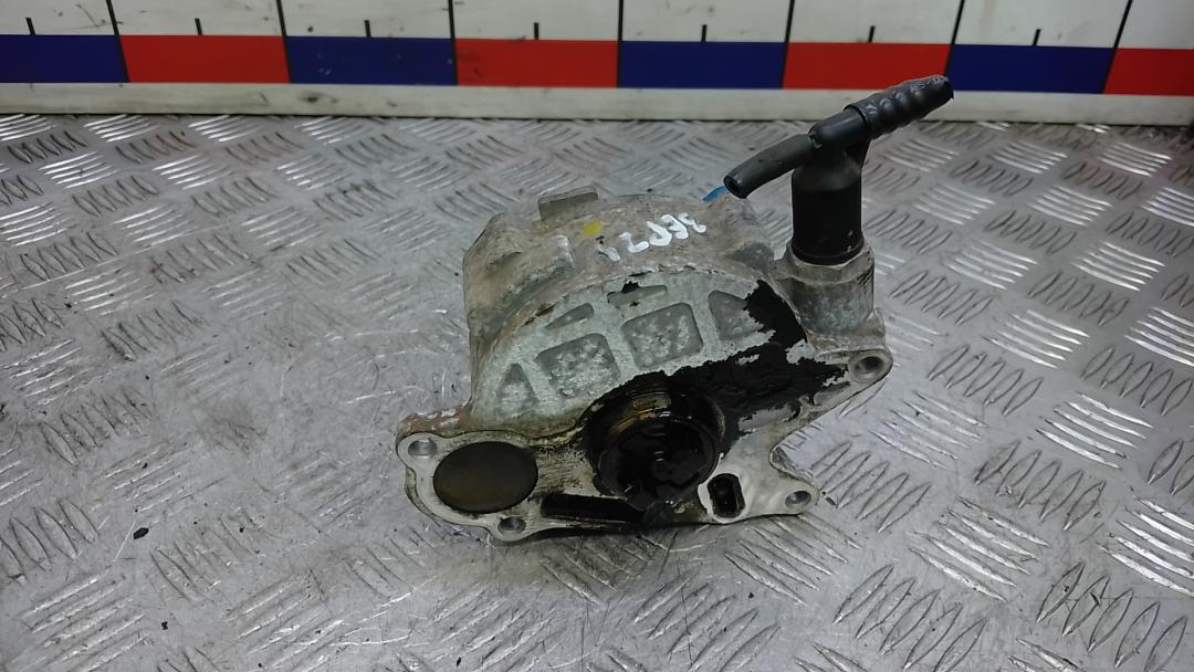 насос вакуумный Volkswagen Tiguan 1 поколение 2009, 2.0 л., дизель, МКПП, внедорожник 5 дв., 03L145100 - фото №1