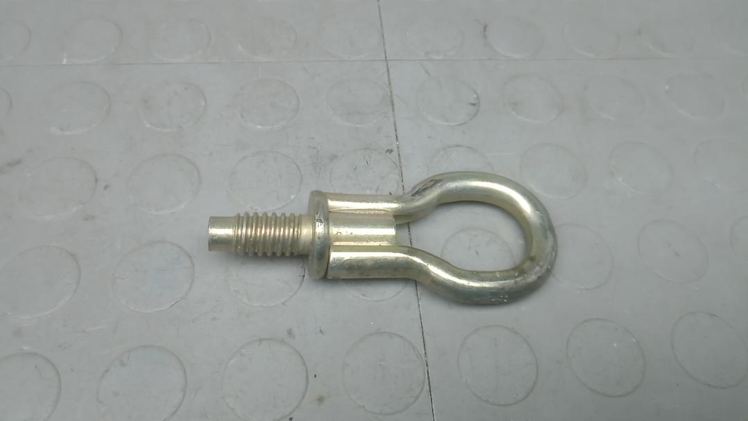 крюк буксировочный Ford Focus 2 поколение 2006, 1.8 л., дизель, МКПП, хетчбэк 5 дв. - фото №1