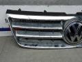 решетка радиатора Volkswagen Touareg 1 поколение [рестайлинг] 2007, 3.0 л., дизель, АКПП, внедорожник 5 дв. - фото №2