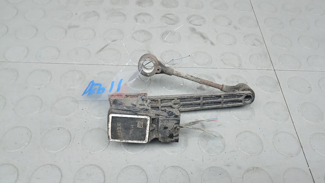 датчик дорожного просвета Land Rover Discovery 2 поколение 2001, 2.5 л., дизель, МКПП, внедорожник 5 дв. - фото №1