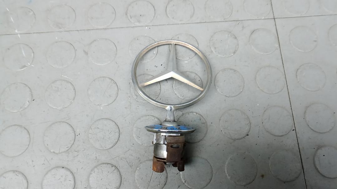 Значок на капот Mercedes-Benz C-Класс W204/S204 2006, 2.2 л., D C220 CDI, дизель, АКПП, седан - фото №1