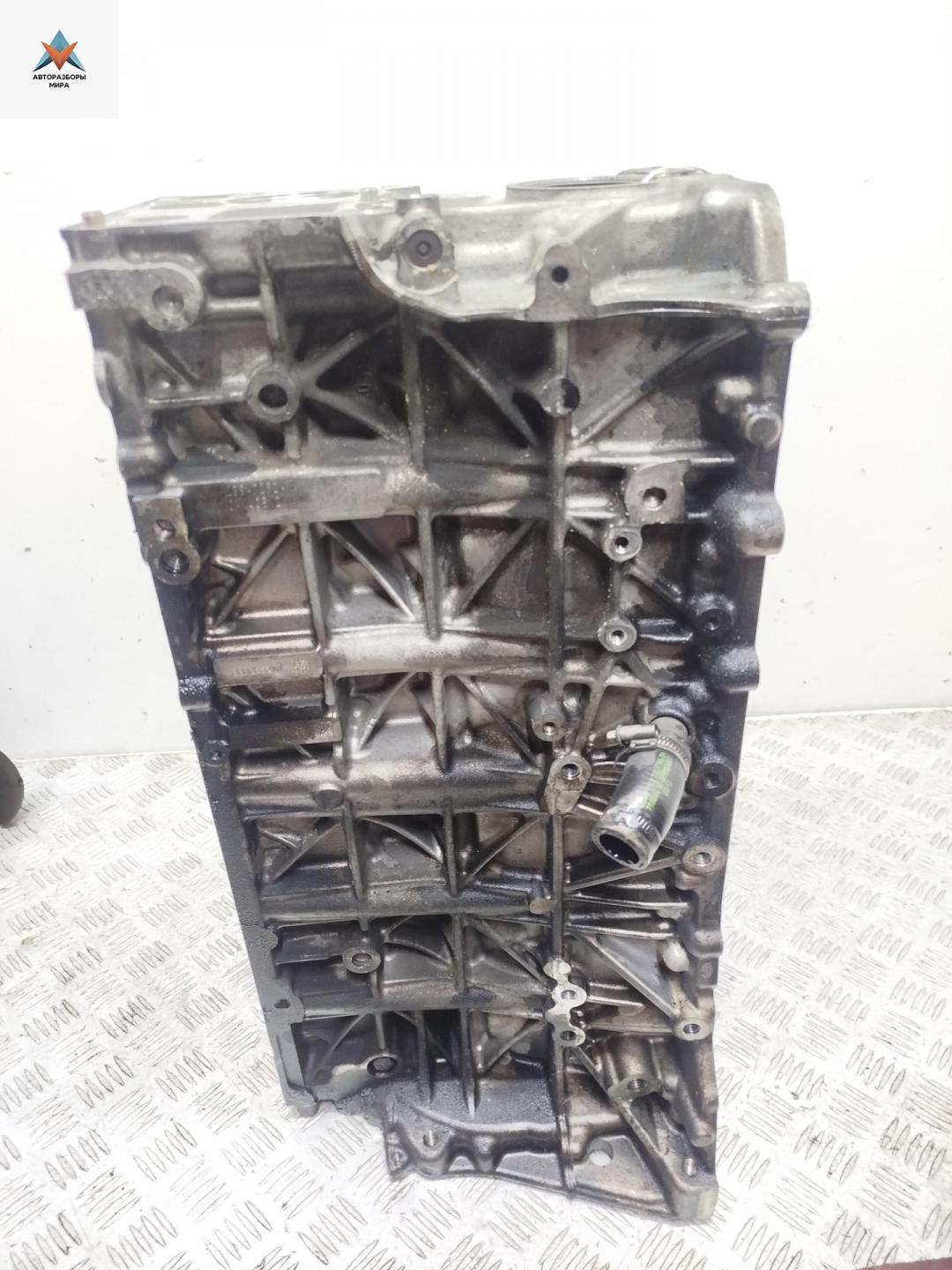 блок цилиндров BMW 5 серия F07/F10/F11 2012, 3.0 л., дизель, АКПП, 7823013 - фото №1