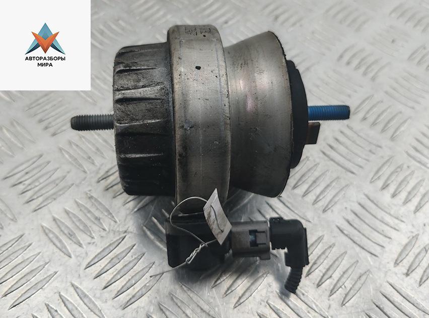 подушка крепления двигателя Audi A6 4F/C6 2005, 3.2 л., бензин, АКПП, чёрный, универсал, 4F0199379 - фото №1