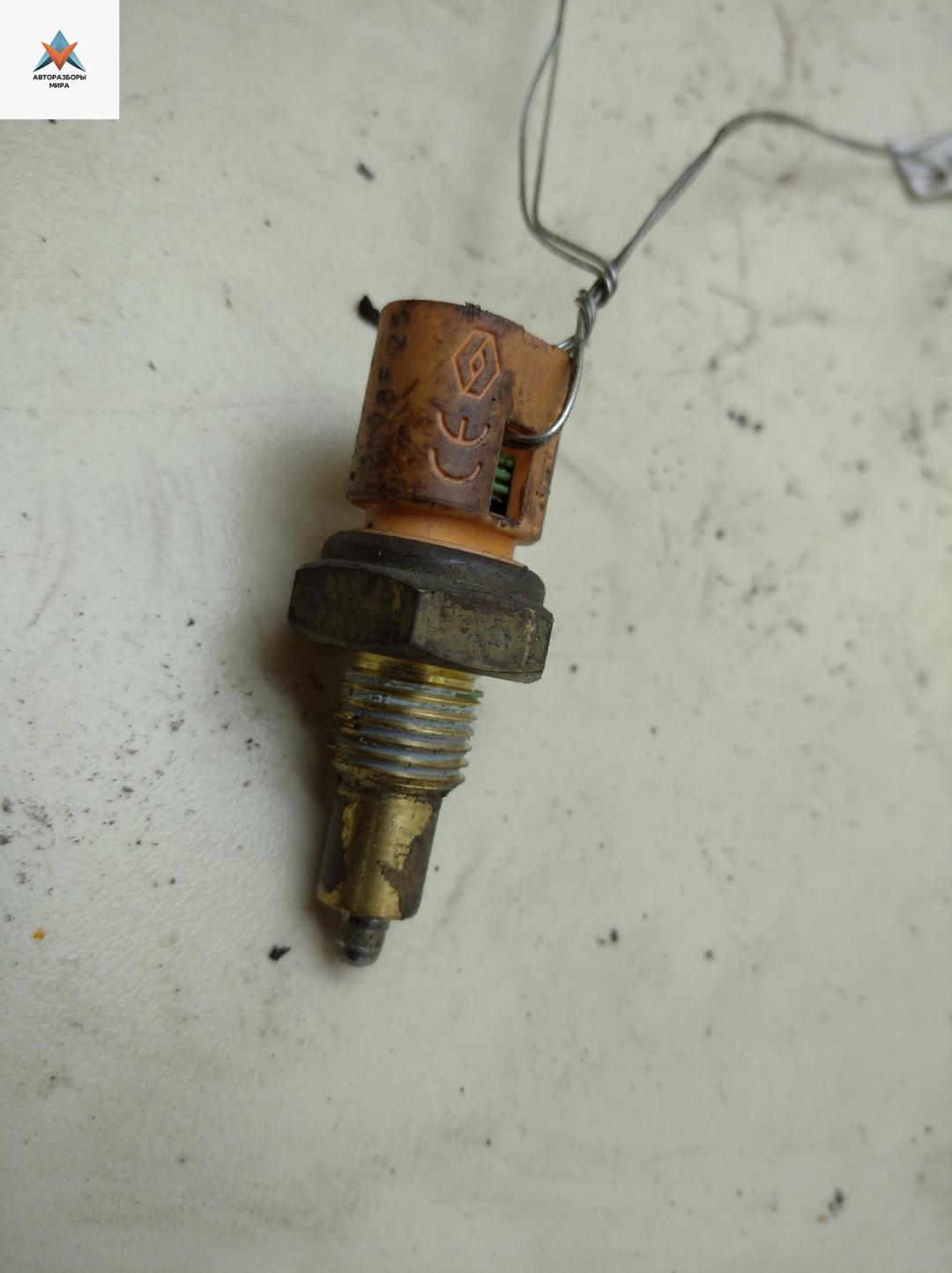 Датчик включения заднего хода (лягушка) Opel Vivaro A 2005, 1.9 л., дизель, МКПП, белый, микроавтобус, 7700422630 - фото №1