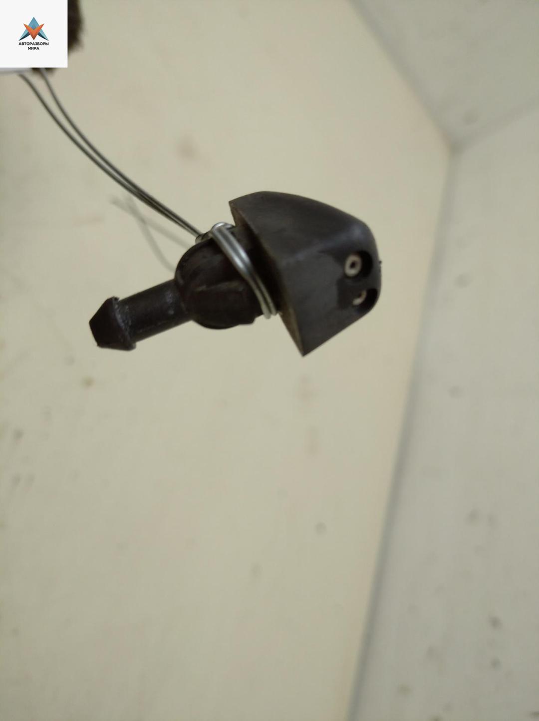 форсунка омывателя лобового стекла Ford Transit 7 поколение 2008, 2.2 л., дизель, МКПП, красный, микроавтобус - фото №1