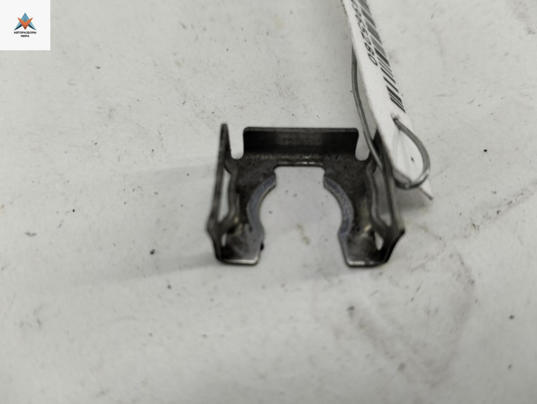 крепление форсунки Audi A6 4B/C5 1997, 2.4 л., бензин, АКПП, зелёный, седан, 035906037 - фото №1