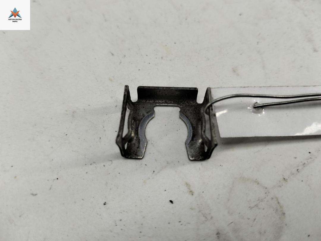 крепление форсунки Audi A6 4B/C5 1997, 2.4 л., бензин, АКПП, зелёный, седан, 035906037 - фото №1