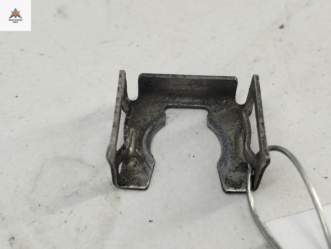 крепление форсунки Audi A6 4B/C5 1997, 2.4 л., бензин, АКПП, зелёный, седан, 035906037 - фото №1