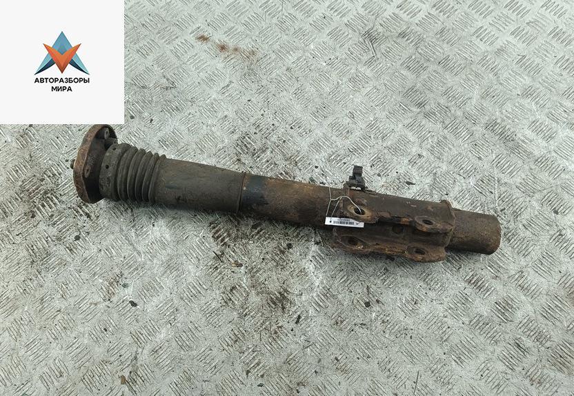 амортизатор передний левый Volkswagen Crafter 1 поколение 2007, 2.5 л., дизель, МКПП, белый, микроавтобус - фото №1