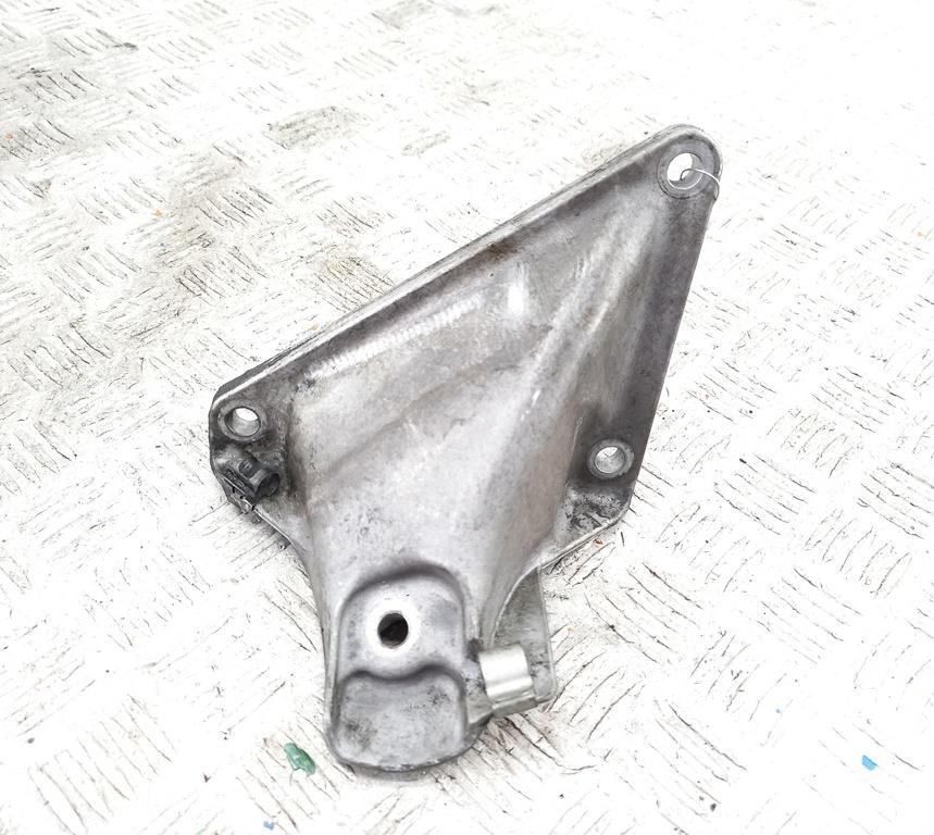 кронштейн двигателя BMW 5 E60/E61 2005, 2.5 л., дизель, АКПП, серый, универсал, 6761149