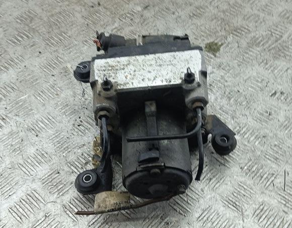 блок ABS Audi A4 B5 1995, 1.8 л., бензин, МКПП, зелёный, седан, 8D0614111