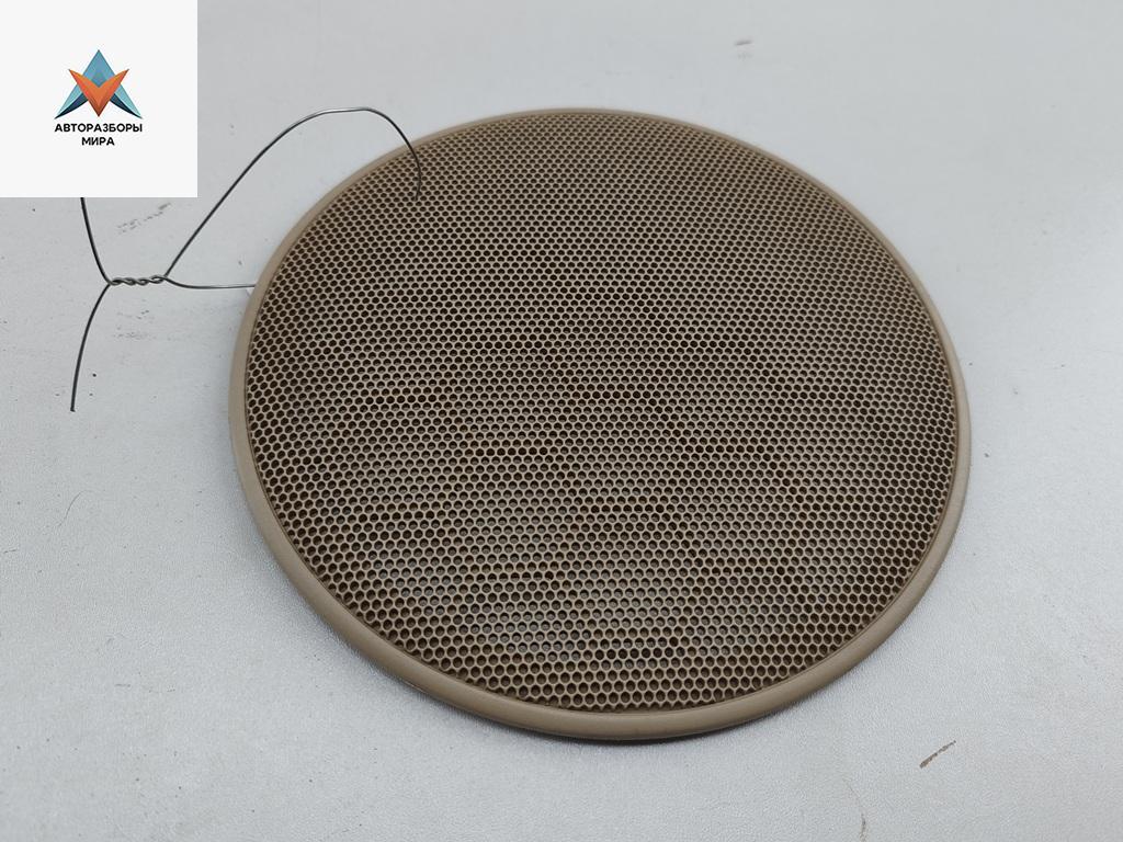 Сетка (решетка) динамика Volkswagen Golf 4 поколение 1999, 1.9 л., дизель, МКПП, белый, универсал, 3B0868149 - фото №1