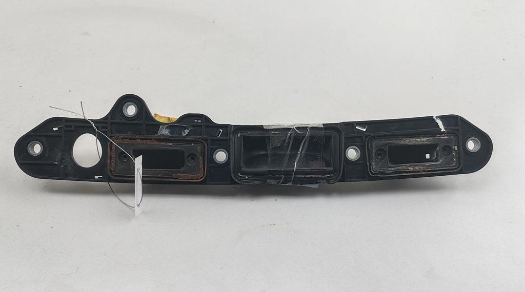накладка подсветки номера Volkswagen Passat B6 2006, 2.0 л., дизель, МКПП, чёрный, универсал