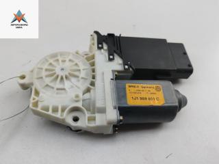 моторчик стеклоподъемника передний левый Volkswagen Golf 4 поколение 1999, 1.9 л., МКПП, универсал, 101430203