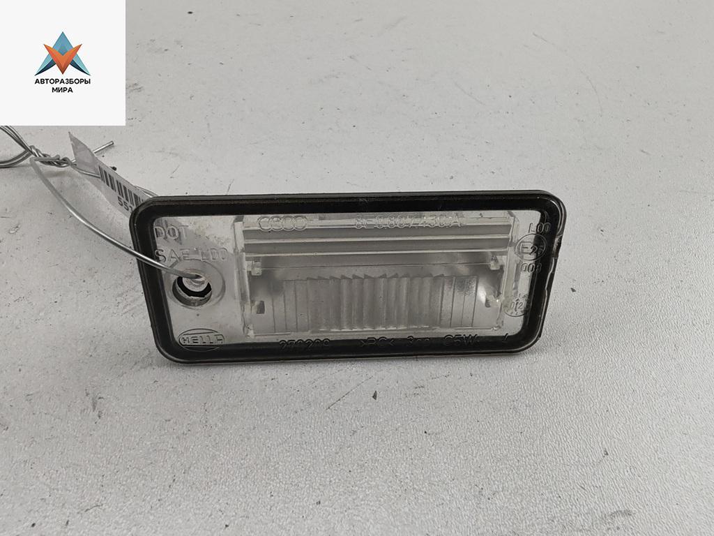 подсветка номера Audi A3 8P 2003, 1.6 л., бензин, МКПП, серый, хетчбэк 3 дв., 8E0807430 - фото №1