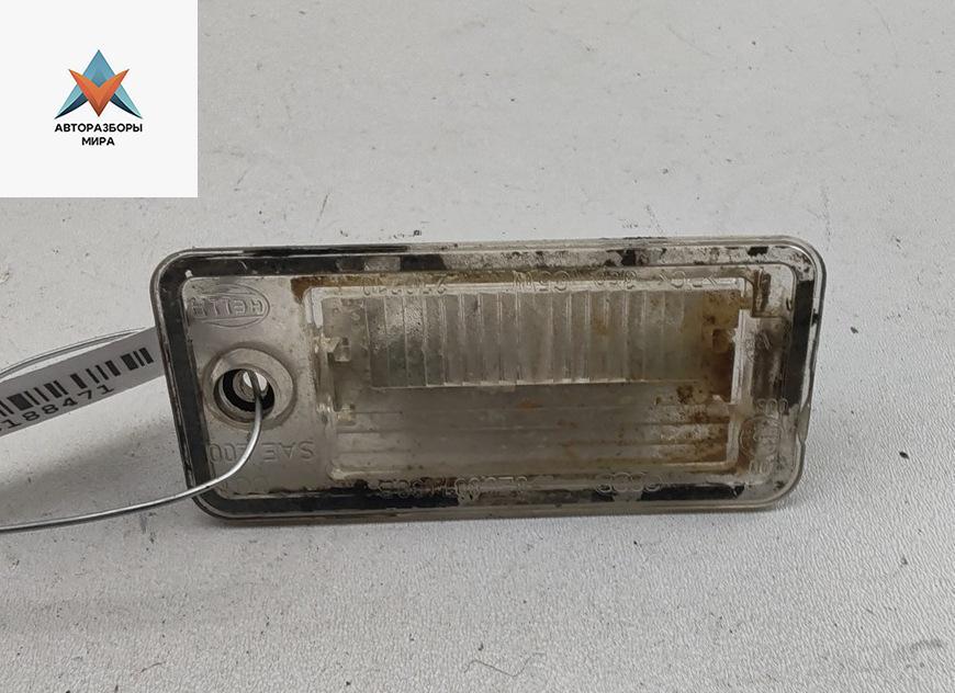 подсветка номера Audi A3 8P 2003, 1.6 л., бензин, МКПП, серый, хетчбэк 3 дв., 8E0807430 - фото №1