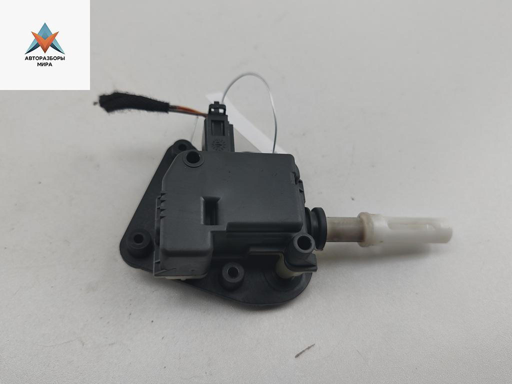 активатор замка багажника Audi A3 8P 2003, 1.6 л., бензин, МКПП, серый, хетчбэк 3 дв., 8E9827833 - фото №1