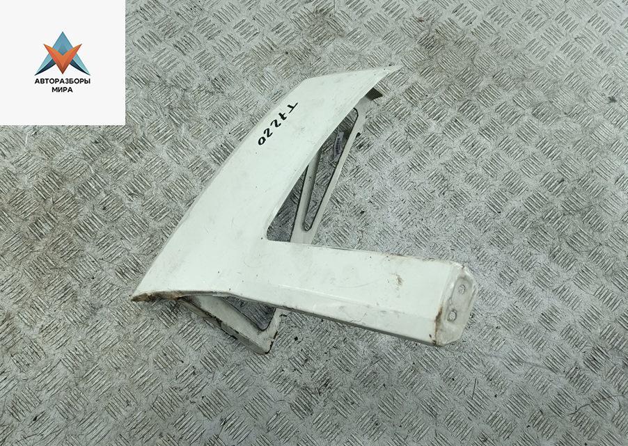 ресничка (ус) левой фары Volkswagen Crafter 1 поколение 2007, 2.5 л., дизель, МКПП, белый, микроавтобус - фото №1