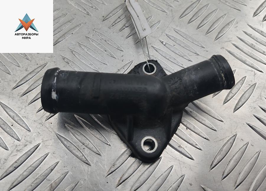 фланец (тройник) системы охлаждения Volkswagen Transporter T4 1991, 1.9 л., дизель, МКПП, белый, микроавтобус, 044121144B - фото №1