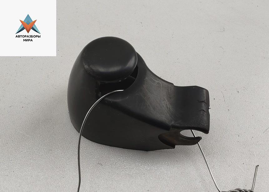 крышка поводка стеклоочистителя Volkswagen Golf 4 поколение 1999, 1.9 л., дизель, МКПП, белый, универсал, 1J6955435 - фото №1