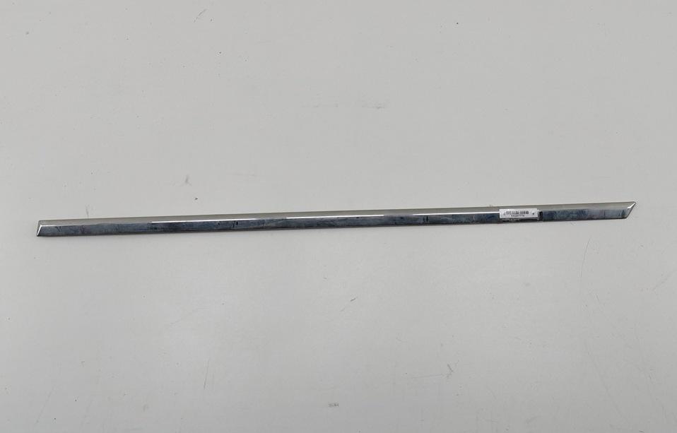 молдинг двери задней левой Volkswagen Passat B6 2006, 2.0 л., дизель, МКПП, красный, универсал, 3C0853753A